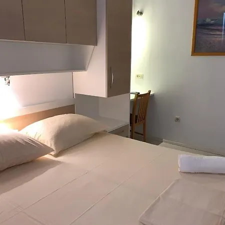 Center Apartment *