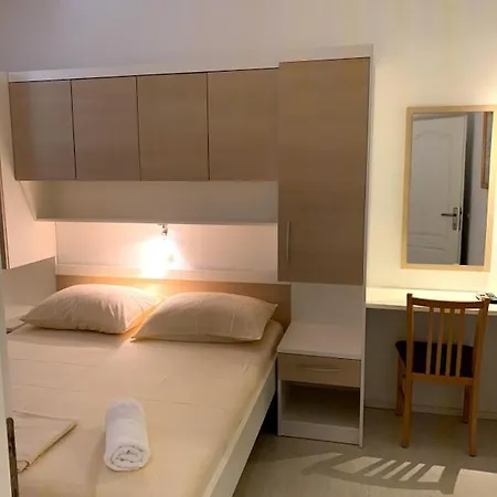 Center Apartment *